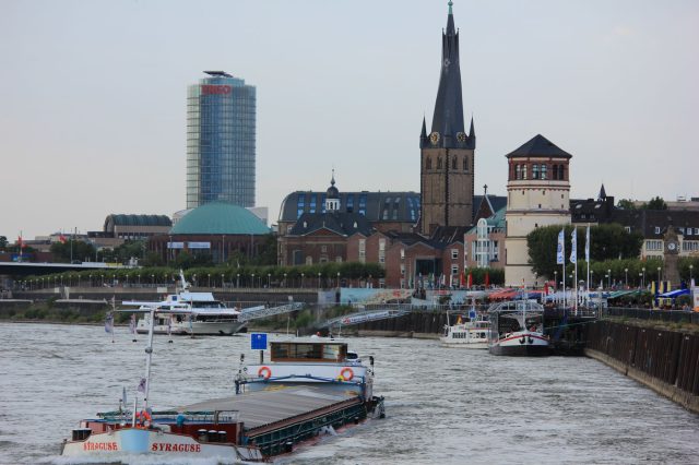 Mehr über den Artikel erfahren Düsseldorf Teil 1 – Die längste Theke der Welt!