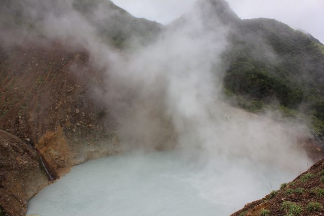 Mehr über den Artikel erfahren Karibik Tag 8: Boiling Lake und Trafalgar Falls