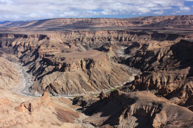 Mehr über den Artikel erfahren Namibia Tag 4: Der Fish River Canyon und Klein-Aus