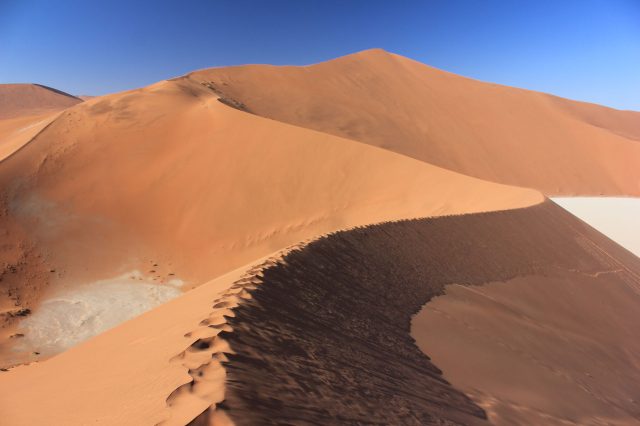 Mehr über den Artikel erfahren Namibia Tag 8: Die gigantischen Dünen von Sossusvlei