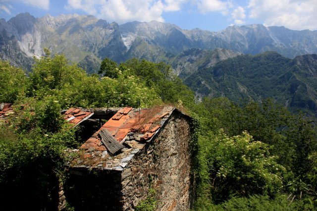 Mehr über den Artikel erfahren Ligurien und Toskana Tag 5+6: Ein Strandtag, ein Geisterdorf und eine riesige Chilischote