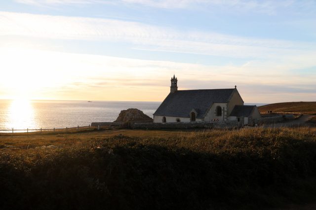 Mehr über den Artikel erfahren Bretagne Tag 8: Huelgoat, Locronan und der Pointe du Raz