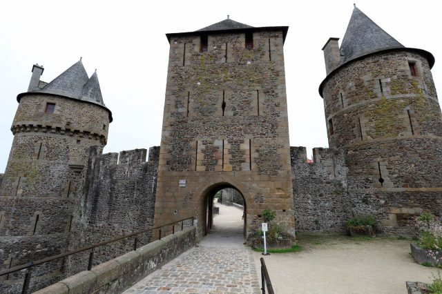 Mehr über den Artikel erfahren Bretagne Tag 15+16: Fougères, Rouen und eine verregnete Heimreise