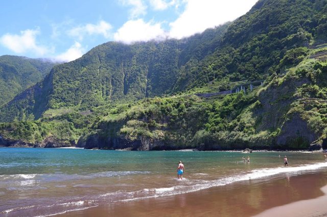 Mehr über den Artikel erfahren Madeira Tag 10: Strandtag in Seixal