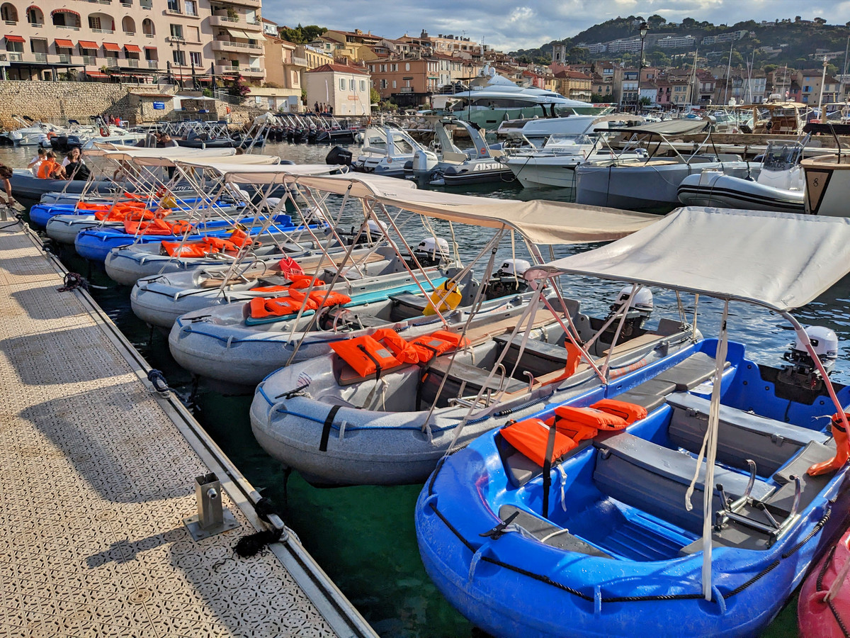 Mehr über den Artikel erfahren Provence und Côte d’Azur Tag 15: Mit dem Boot entlang der Calanques