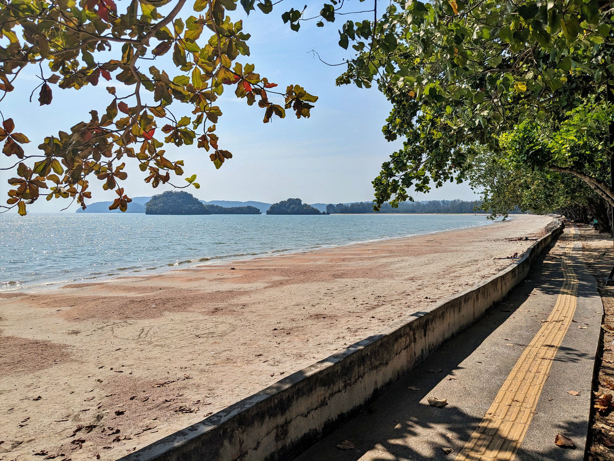 Mehr über den Artikel erfahren Thailand Tag 16: Spaziergang zum Nopparat-Thara-Strand
