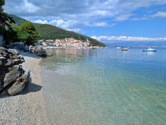 Mehr über den Artikel erfahren Istrien Tag 9: Traumstrand Mošćenička Draga und das Fischerdorf Volosko